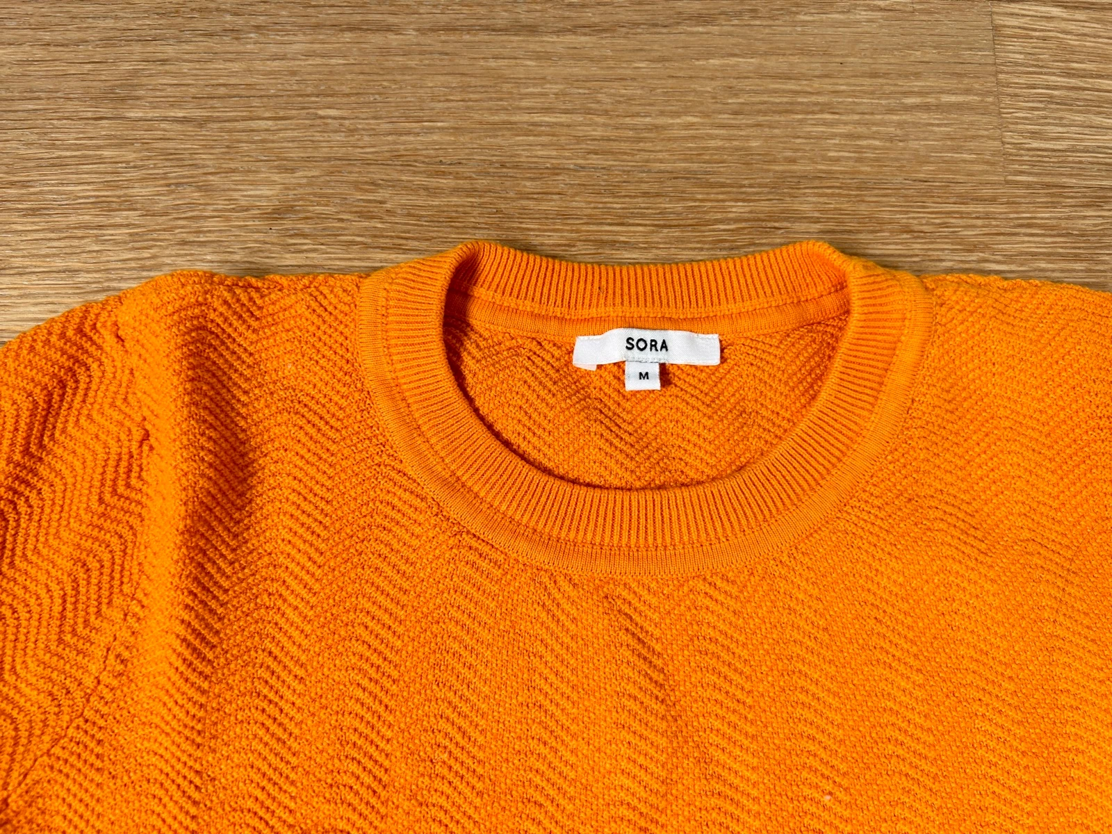 NUEVO - Camiseta relieve naranja brillante – photo 2